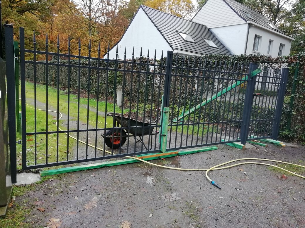 poort en omheining